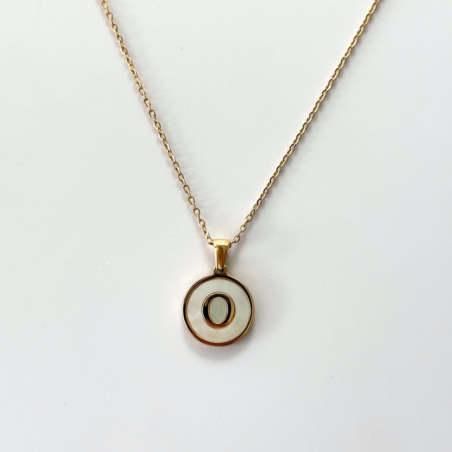 Collar Letra Blanca