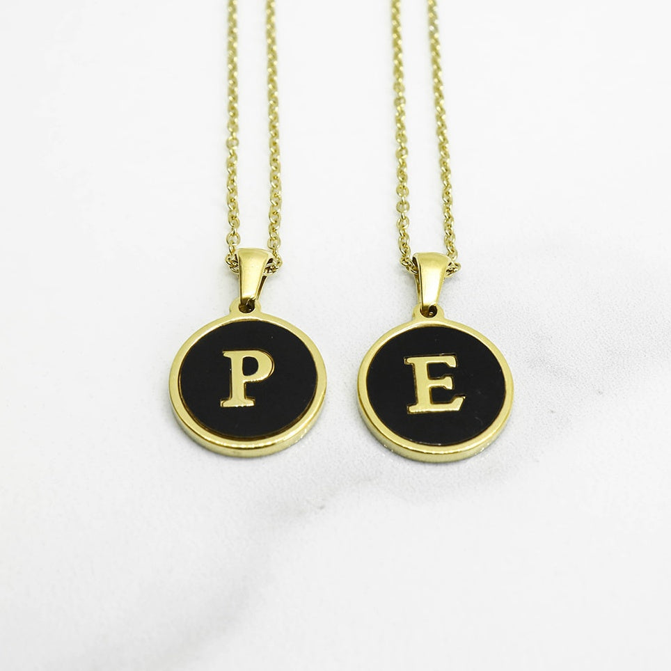 Collar Letra U y J Negra