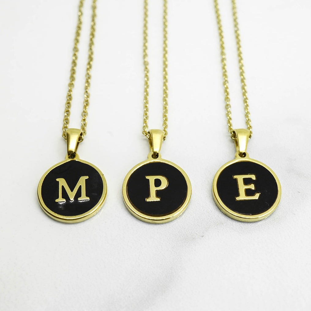 Collar Letra U y J Negra
