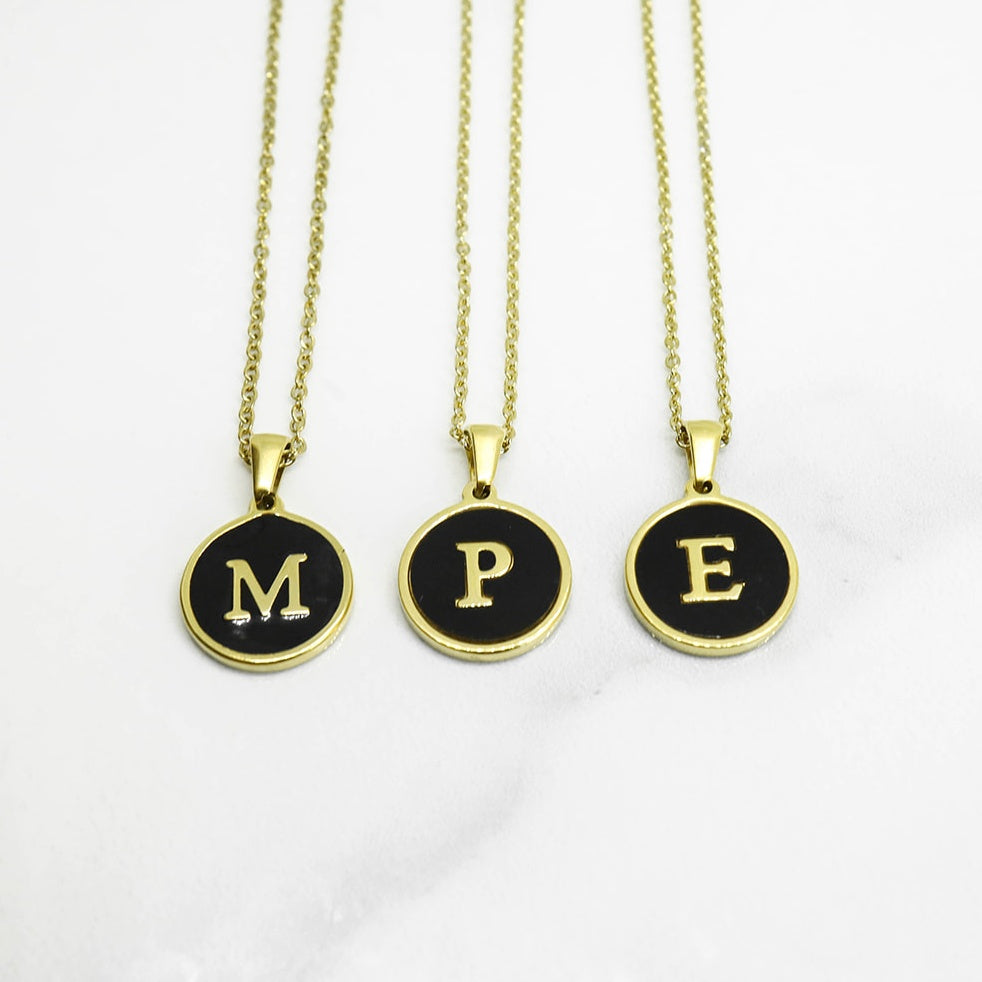 Collar Letra U y J Negra