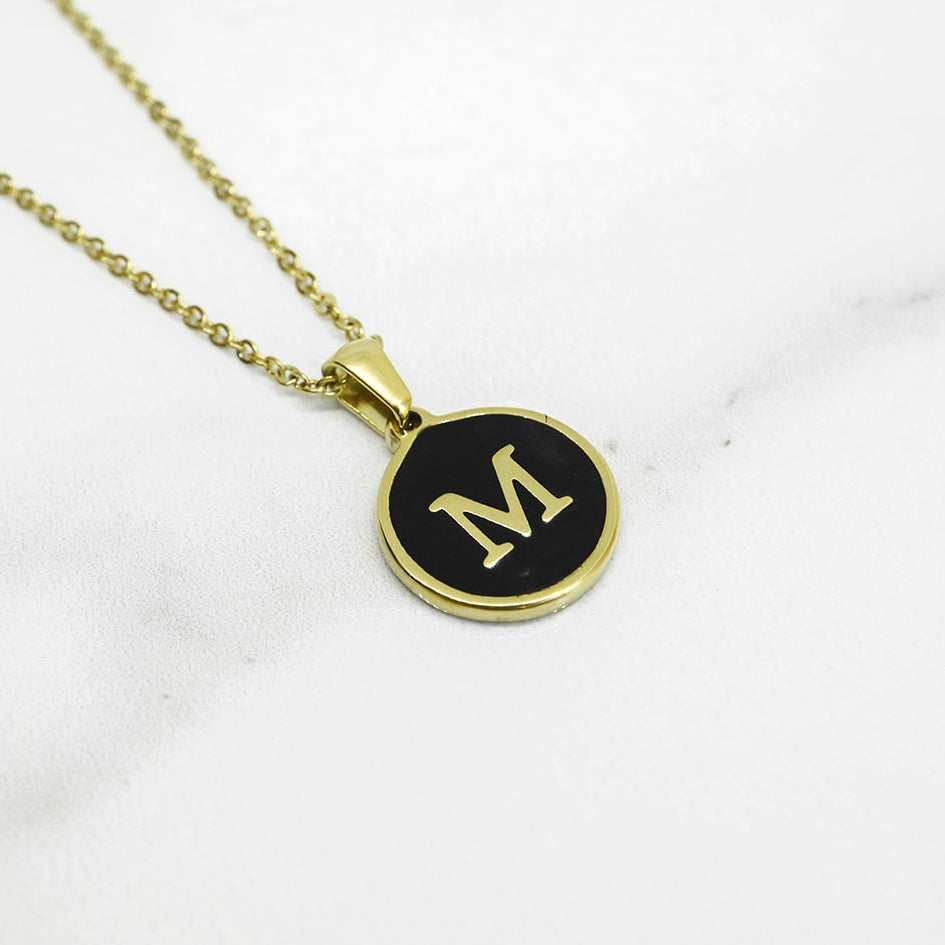Collar Letra U y J Negra