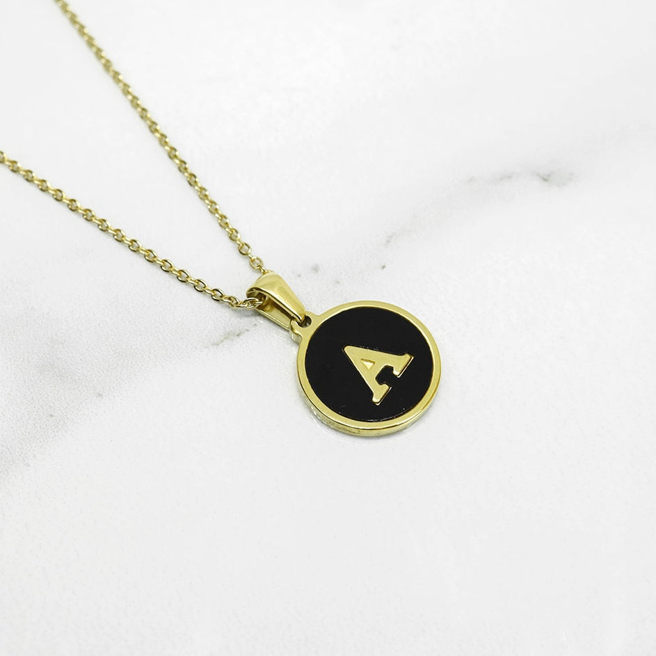 Collar Letra U y J Negra