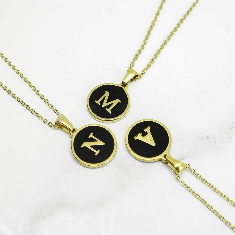 Collar Letra U y J Negra
