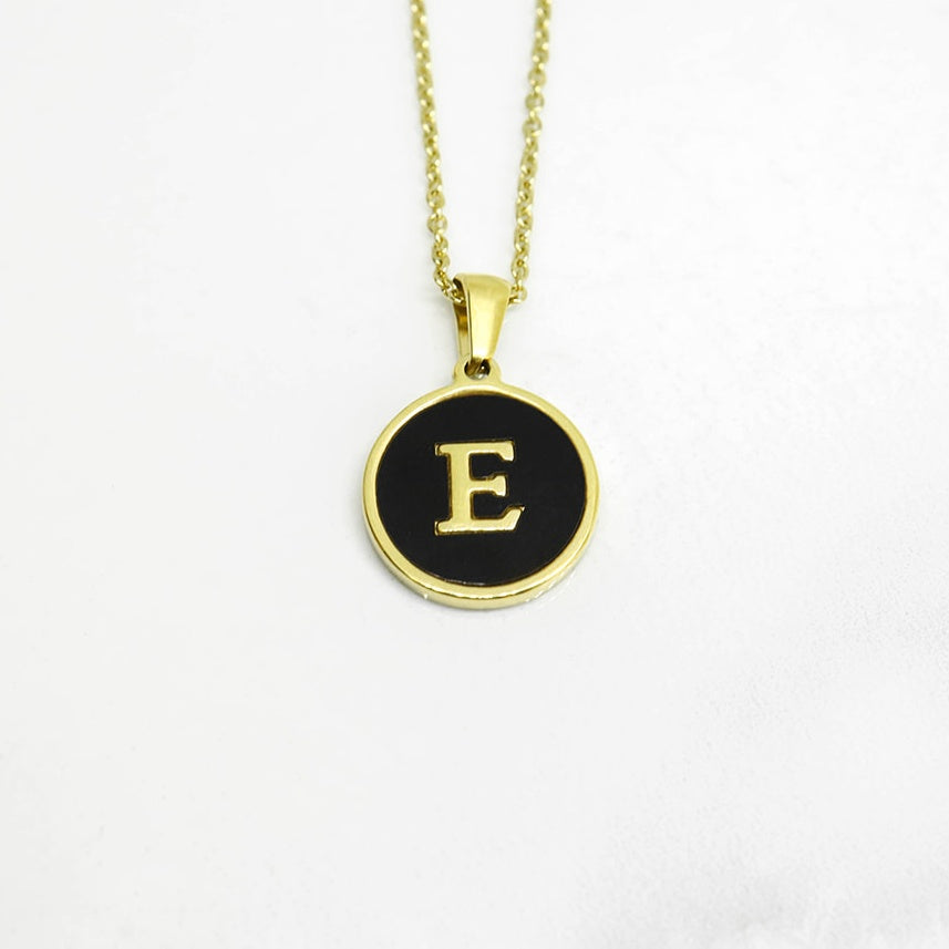 Collar Letra U y J Negra