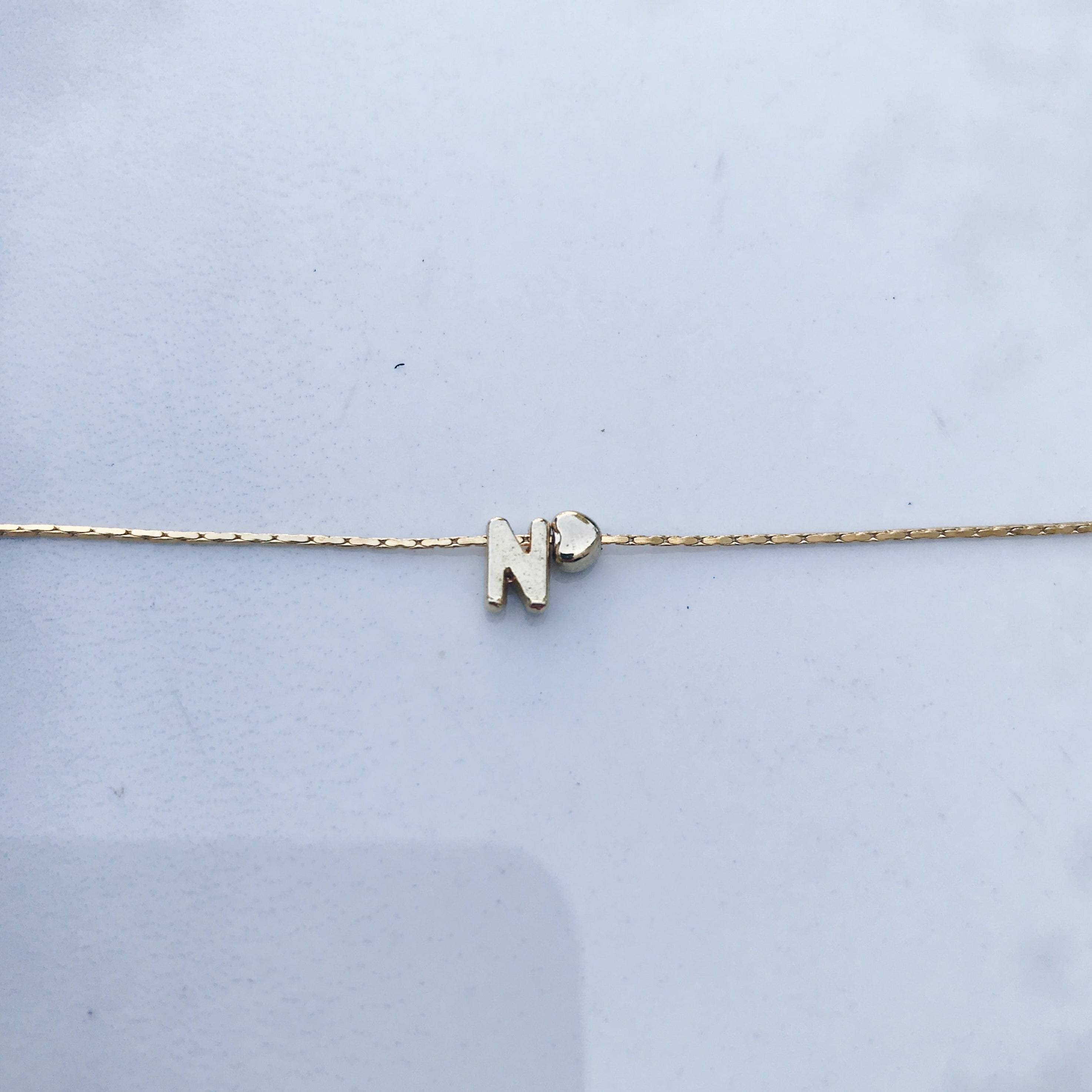Pulsera letra mini corazón