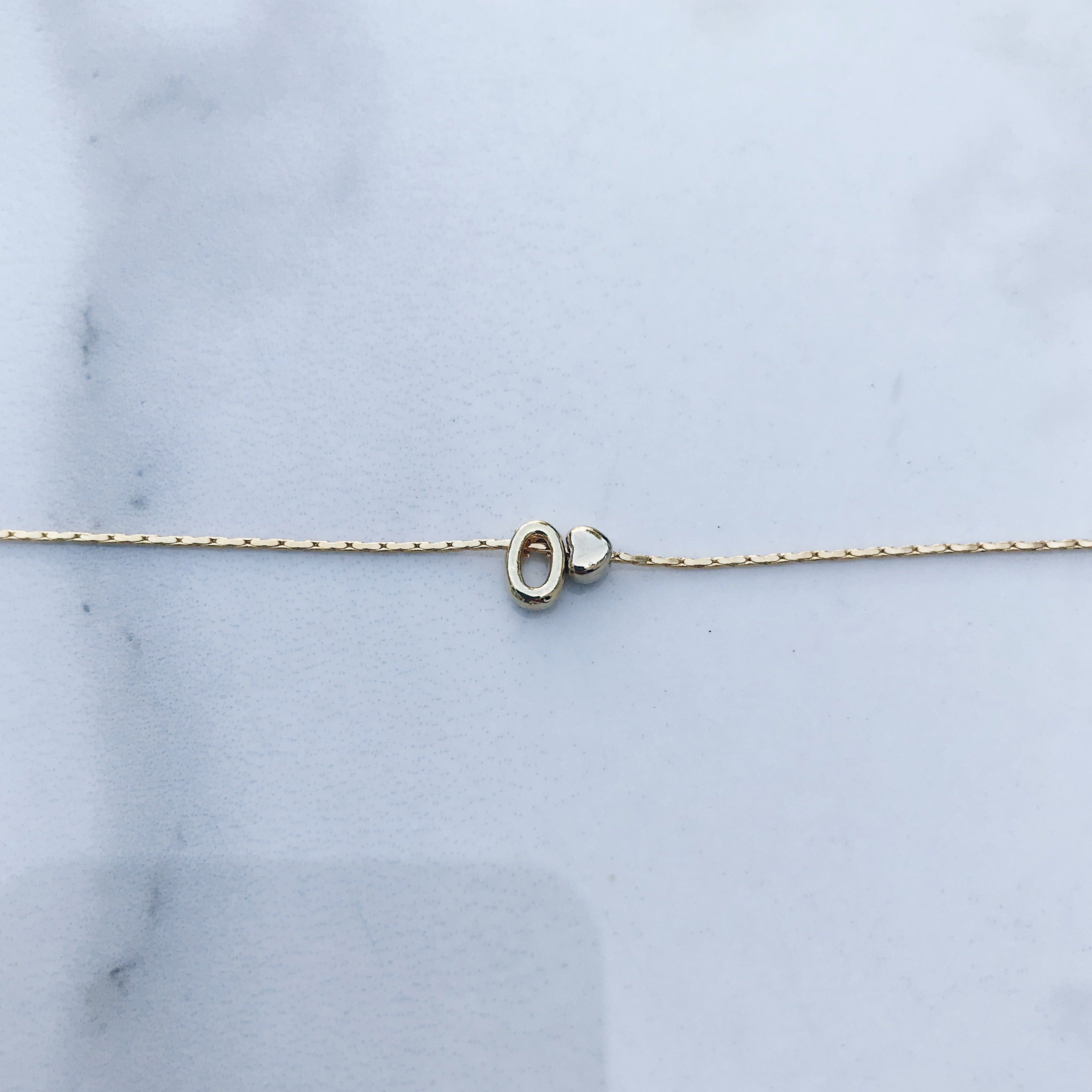 Pulsera letra mini corazón