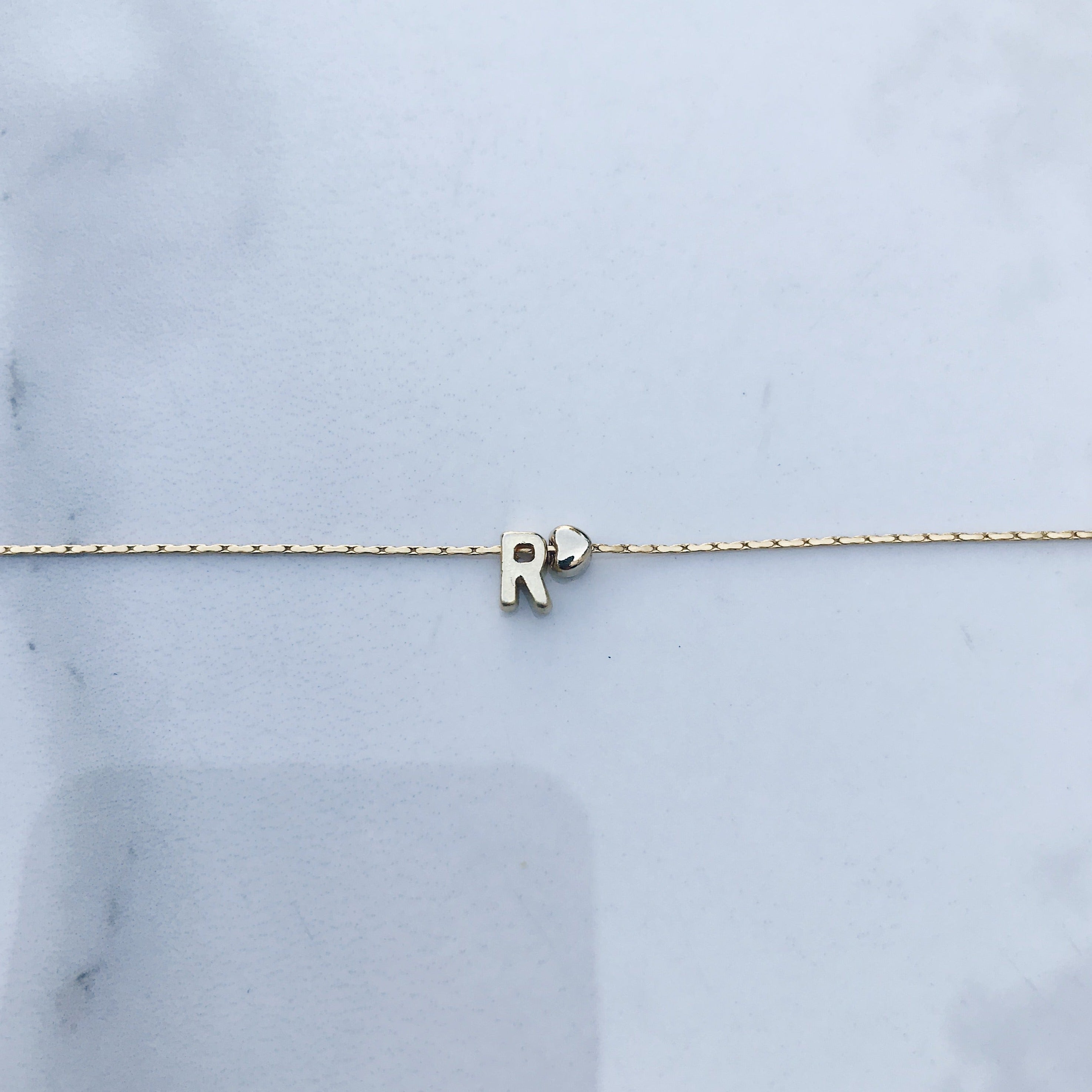 Pulsera letra mini corazón