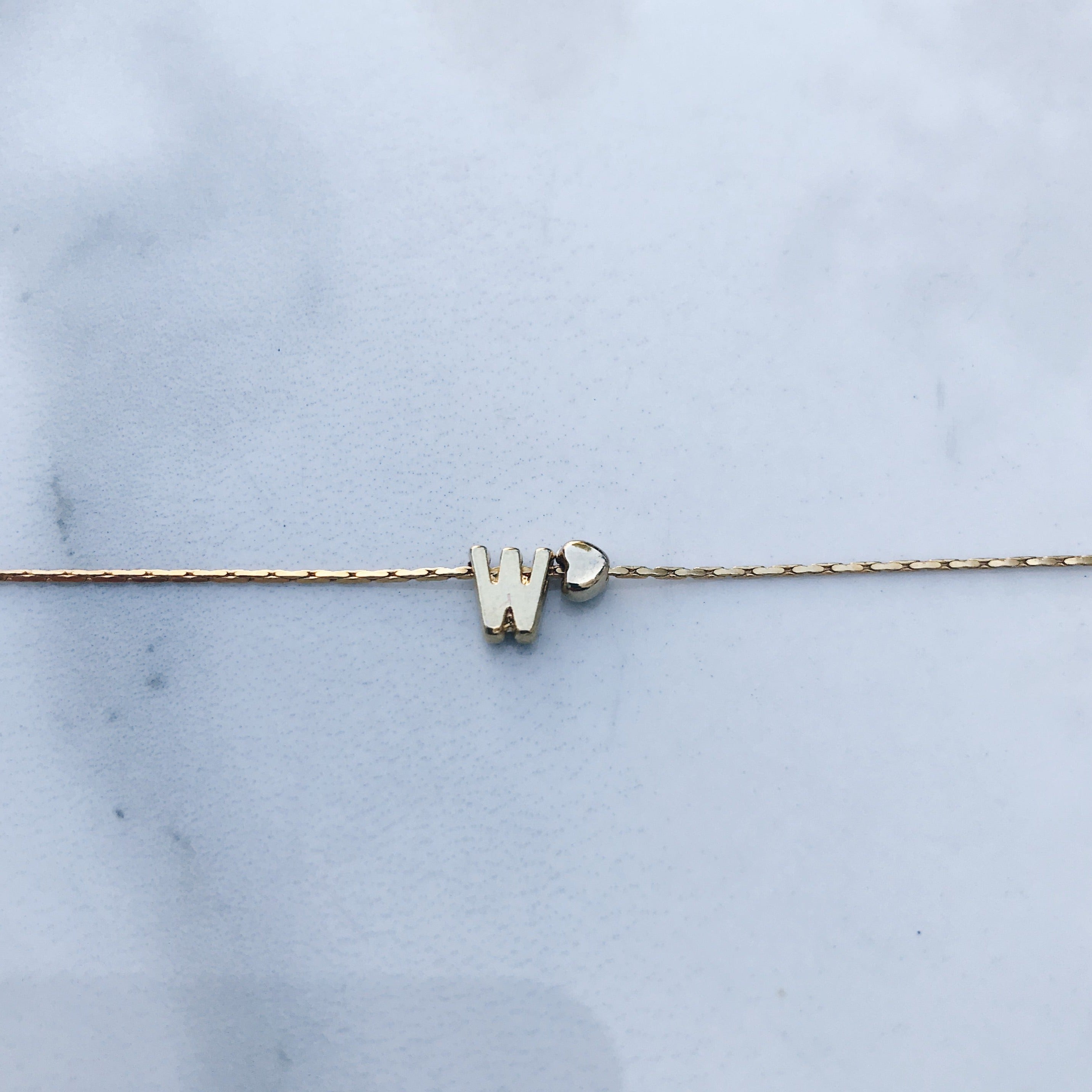 Pulsera letra mini corazón