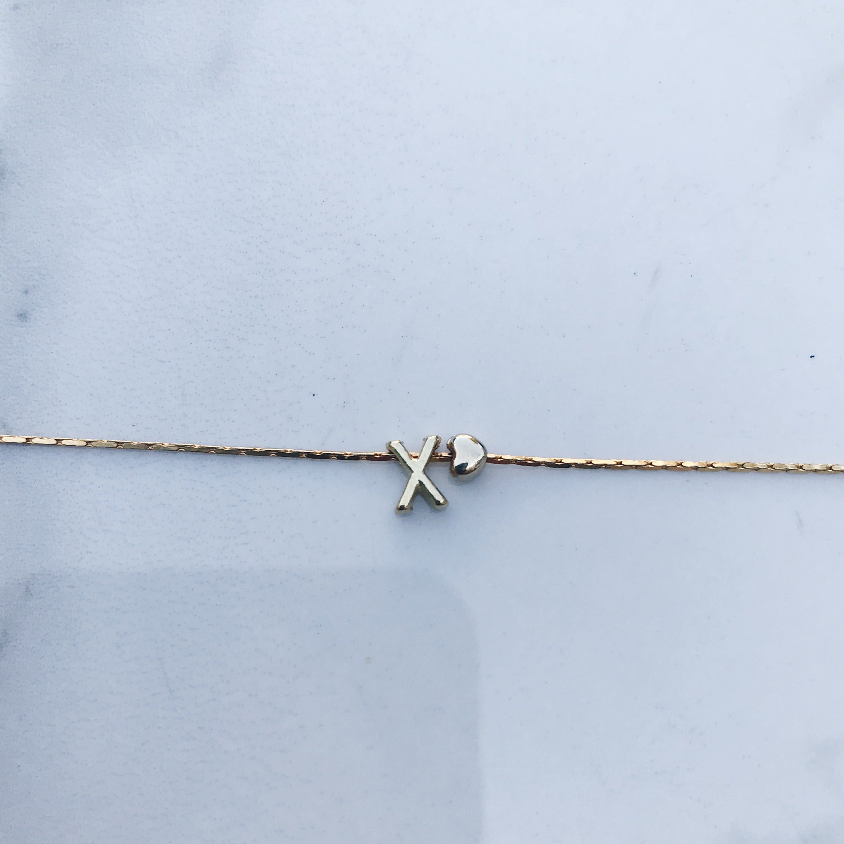 Pulsera letra mini corazón