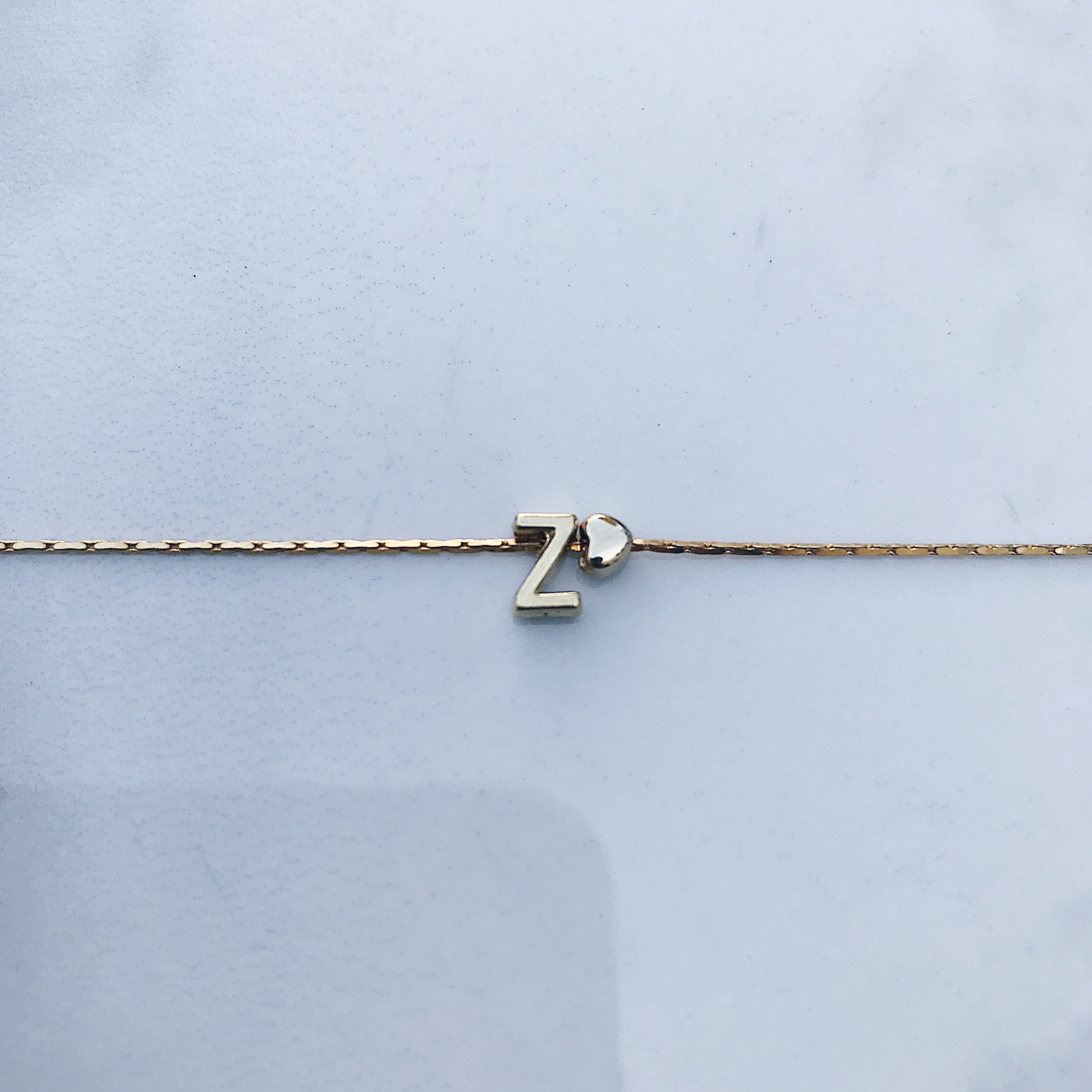 Pulsera letra mini corazón