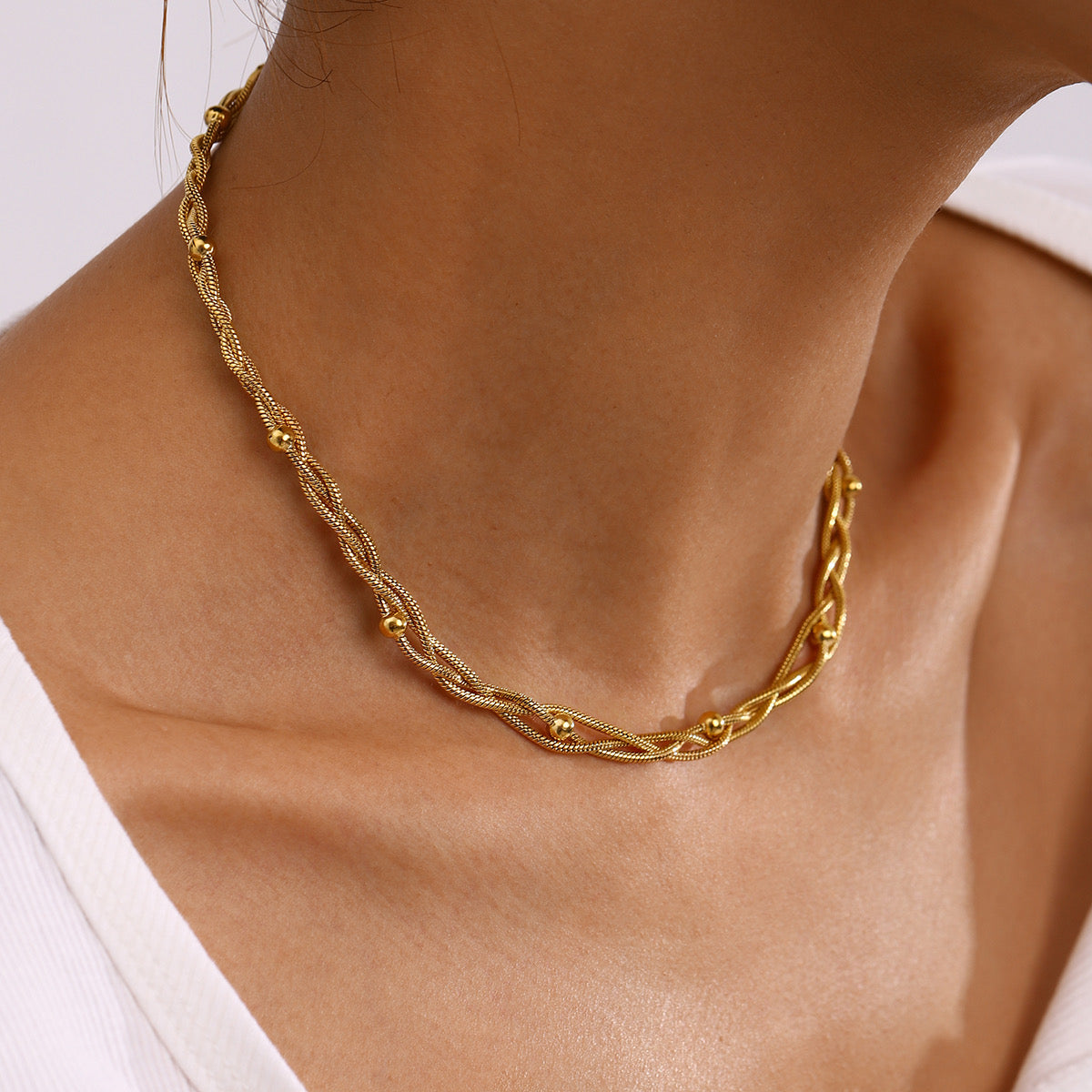 Collar Bolitas Entrelazado