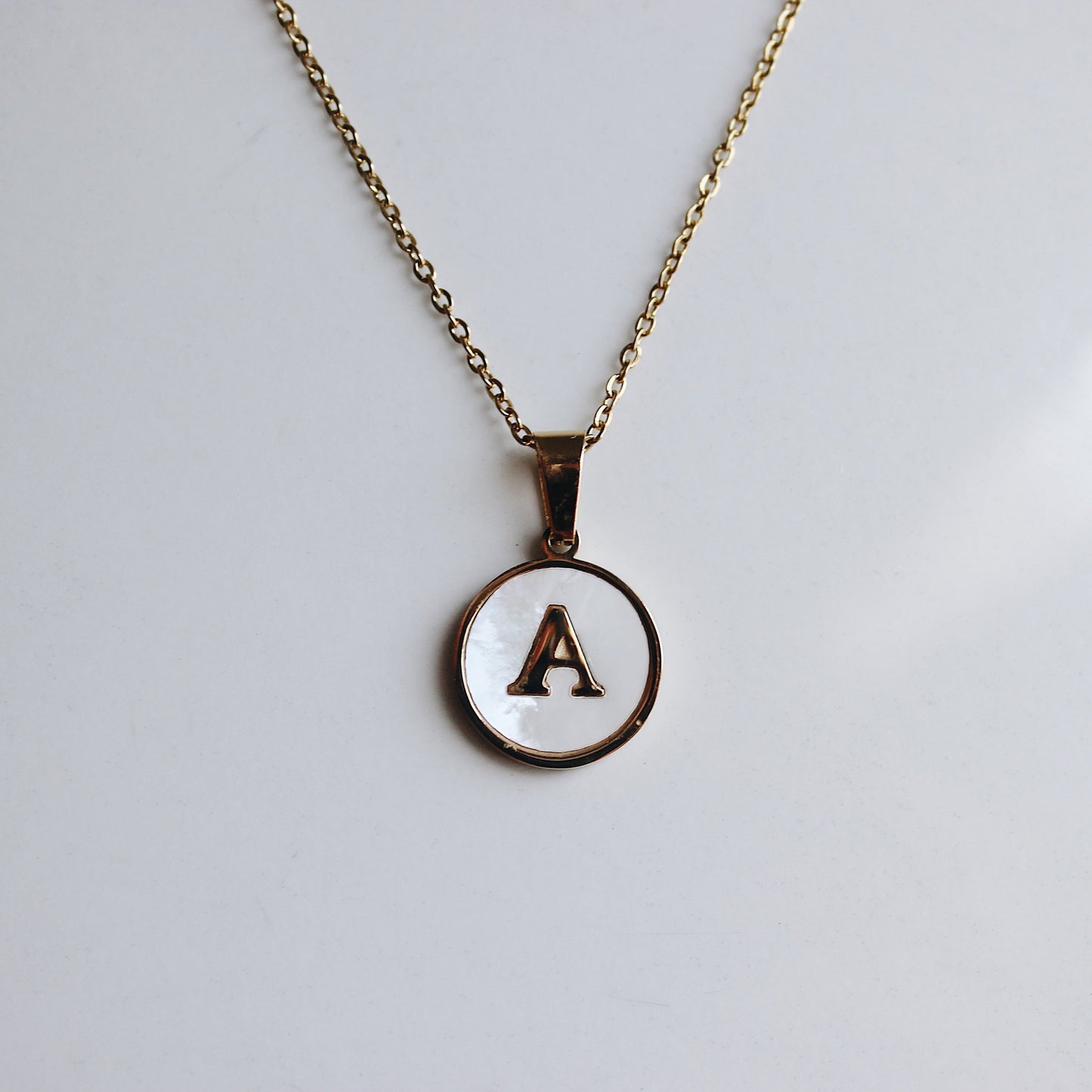 Collar Letra Blanca