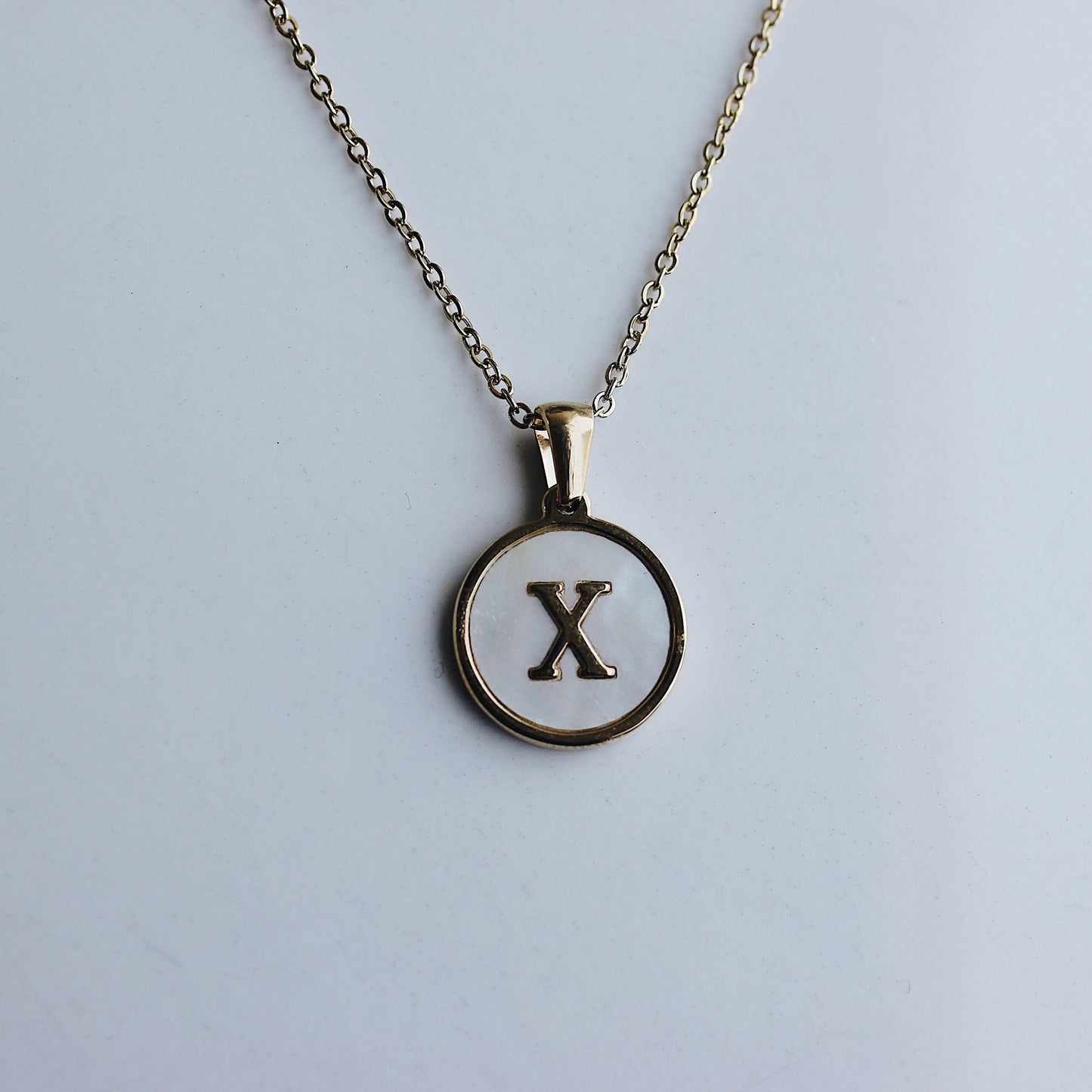 Collar Letra Blanca