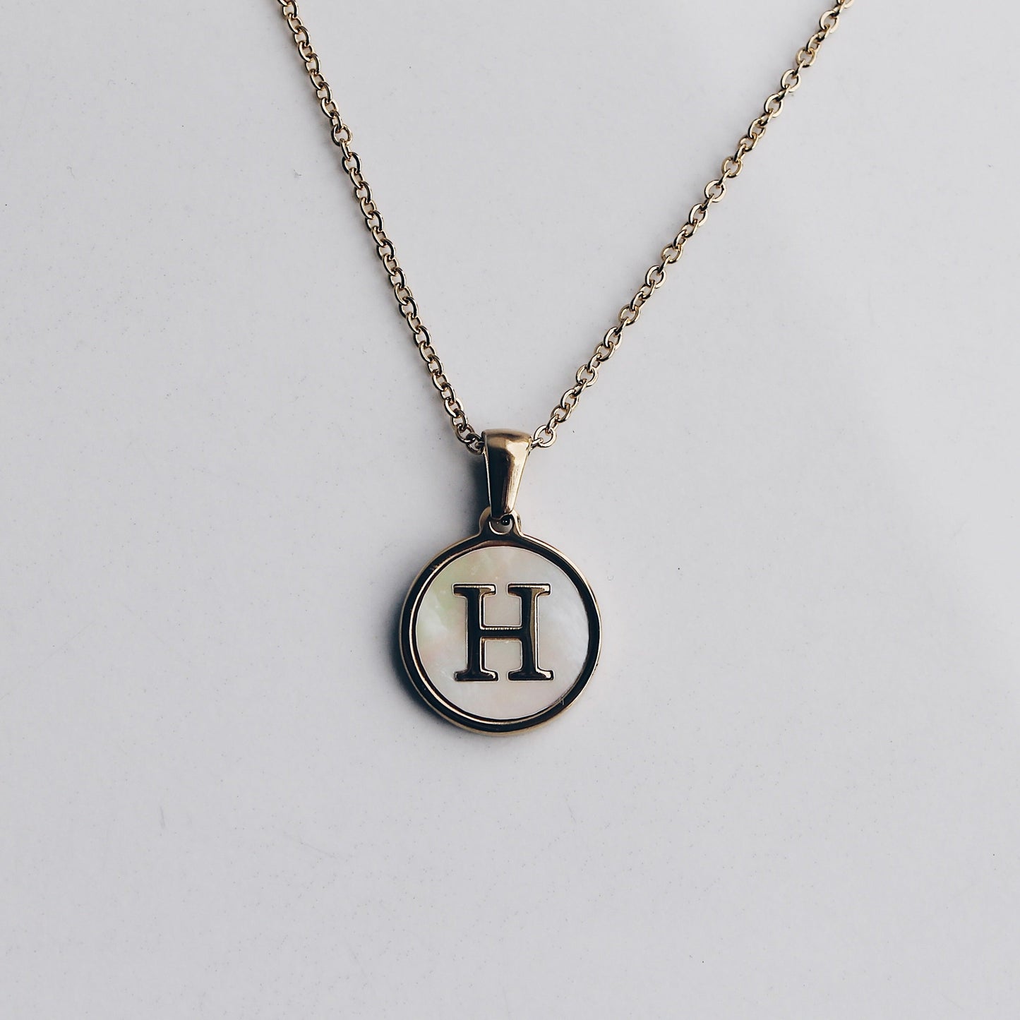 Collar Letra Blanca